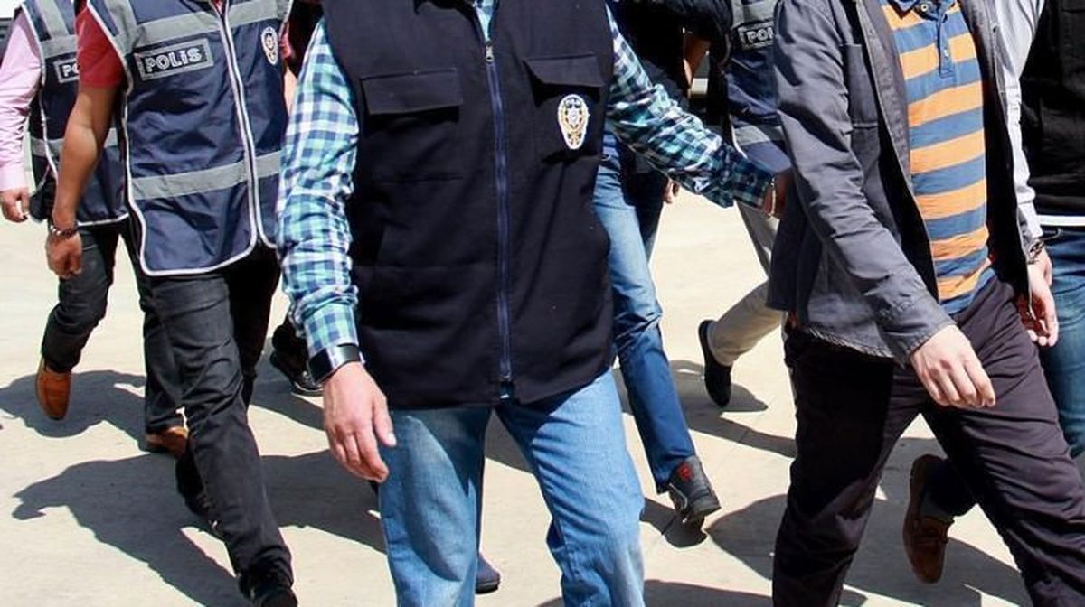 İzmir\'de Fetö/pdy Operasyonu