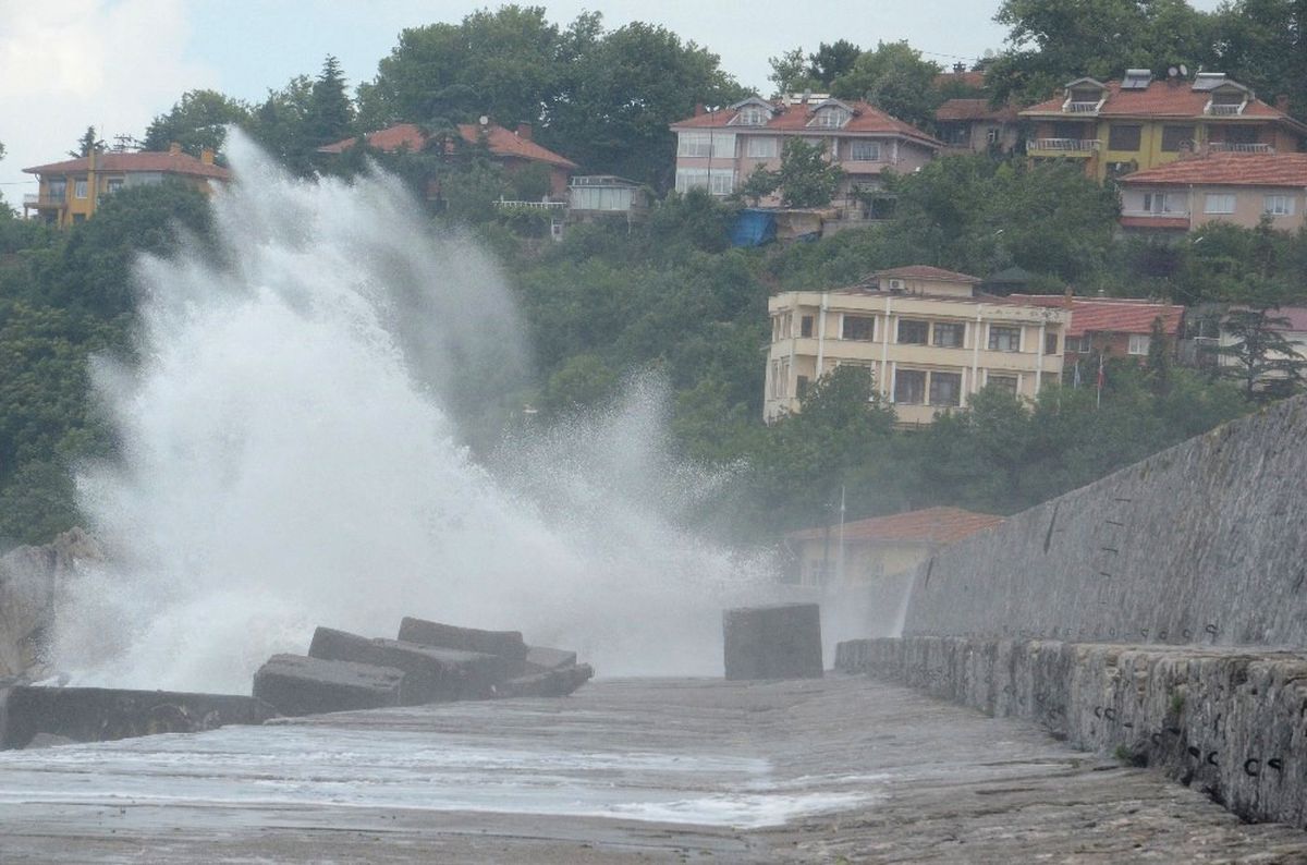 Karadeniz\'de Şiddetli Fırtına
