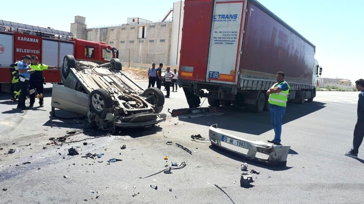 Karaman\'da Çekiciyle Çarpışan Otomobil Devrildi: 1 Yaralı