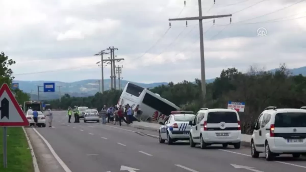 Kargo Kamyonu Karşı Şeride Geçip 3 Araca Çarptı (2) - Balıkesir