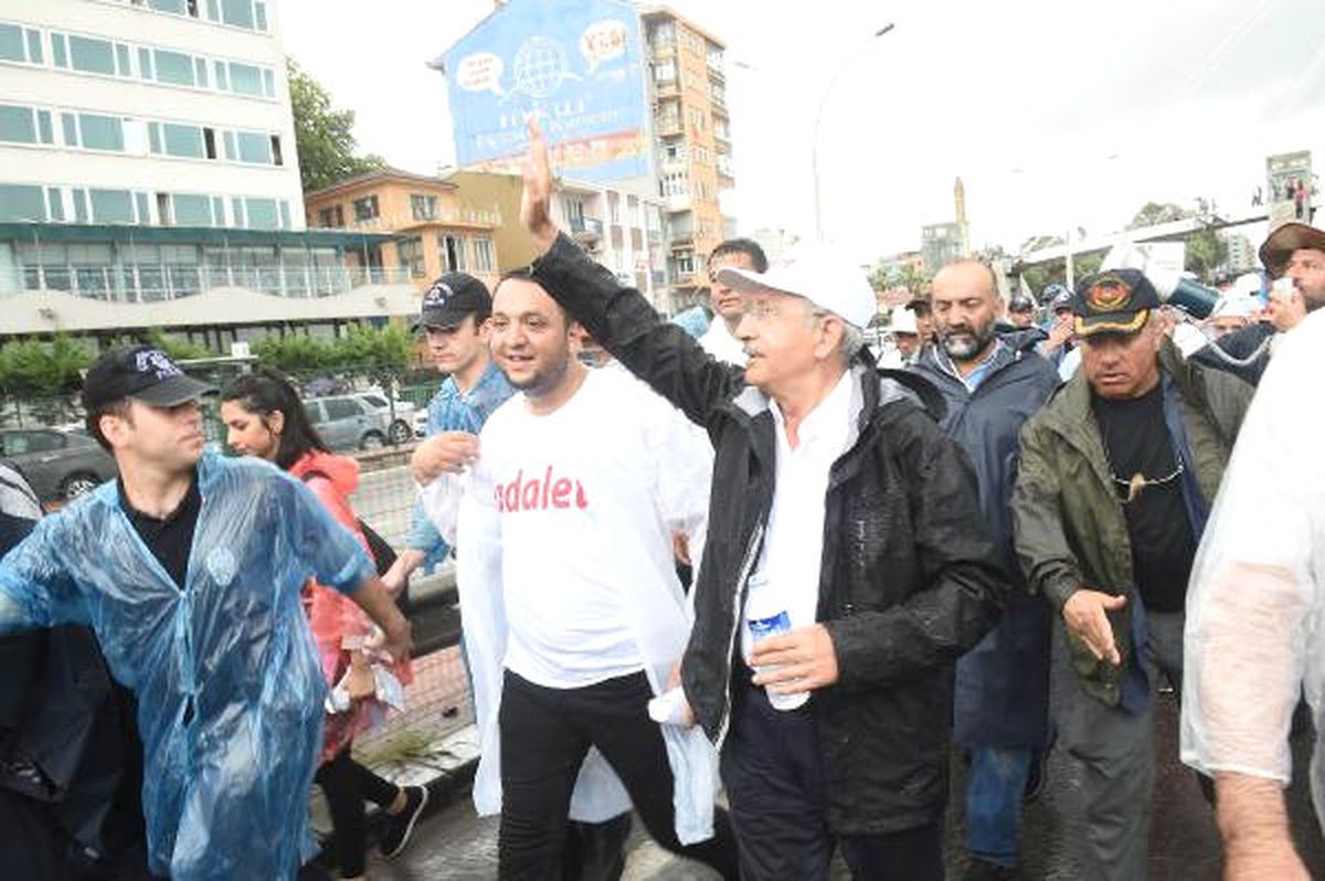 Kılıçdaroğlu, 20\'nci Günde Yağmurda Yürüdü