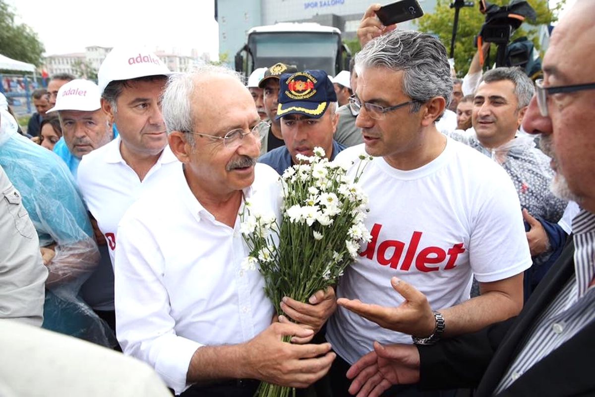 Kılıçdaroğlu\'na İzmir\'in Dağlarından Papatya Götürdüler