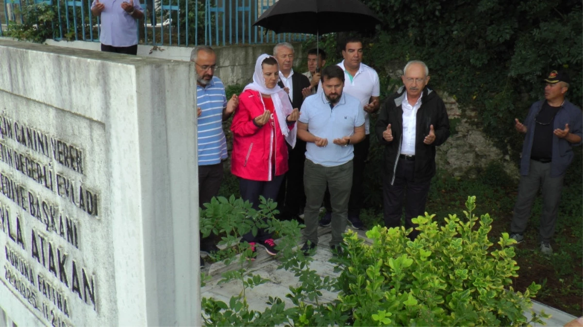 Kılıçdaroğlu\'ndan Ilk Kadın Belediye Başkanının Mezarına Ziyaret