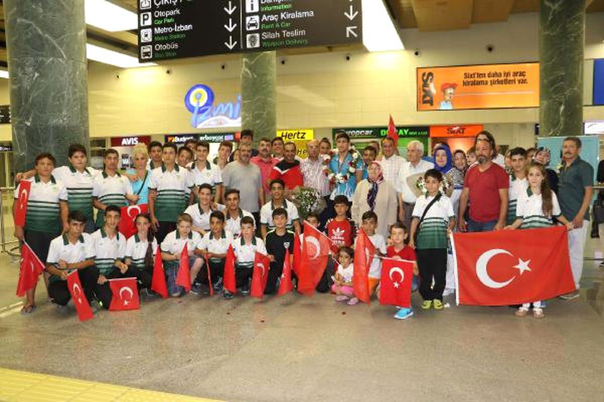 Manisalı Şampiyon Judocu Mert\'e Davul Zurna Sürprizi