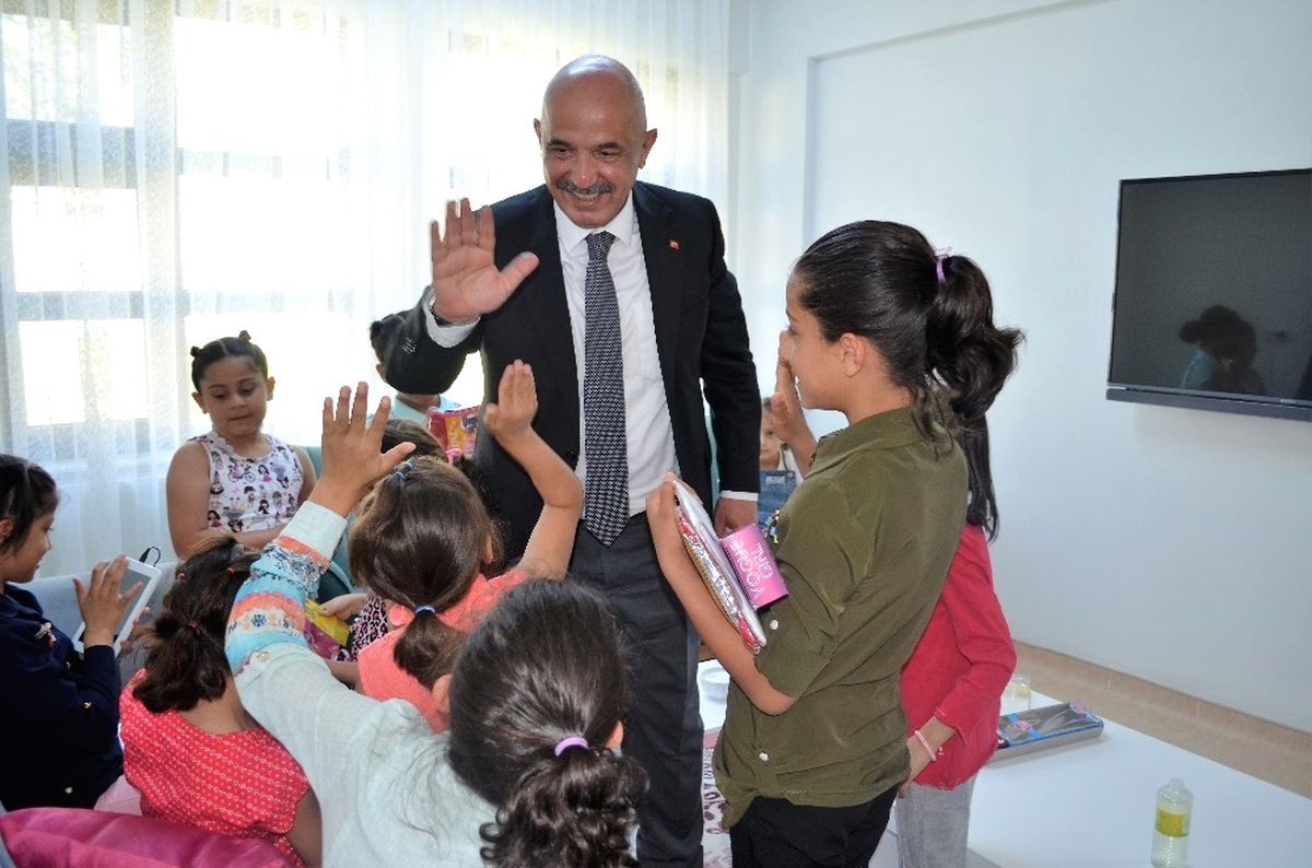 Milletvekili Ilıcalı\'dan Miniklere Anlamlı Ziyaret