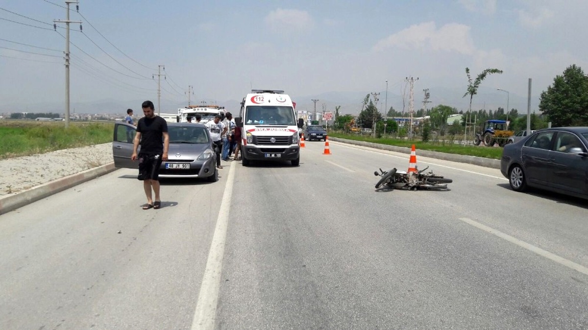 Otomobil ile Motosiklet Çarpıştı: 1 Yaralı
