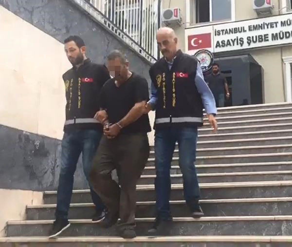 Otomobili Halatla Bağlayıp Çekerek Çalmışlar
