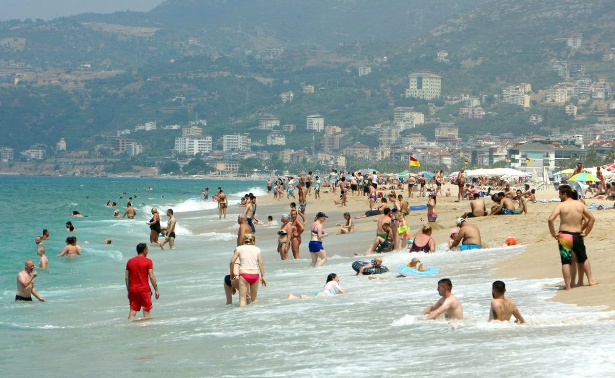 Ruslar Antalya\'ya Akın Akın Geliyor