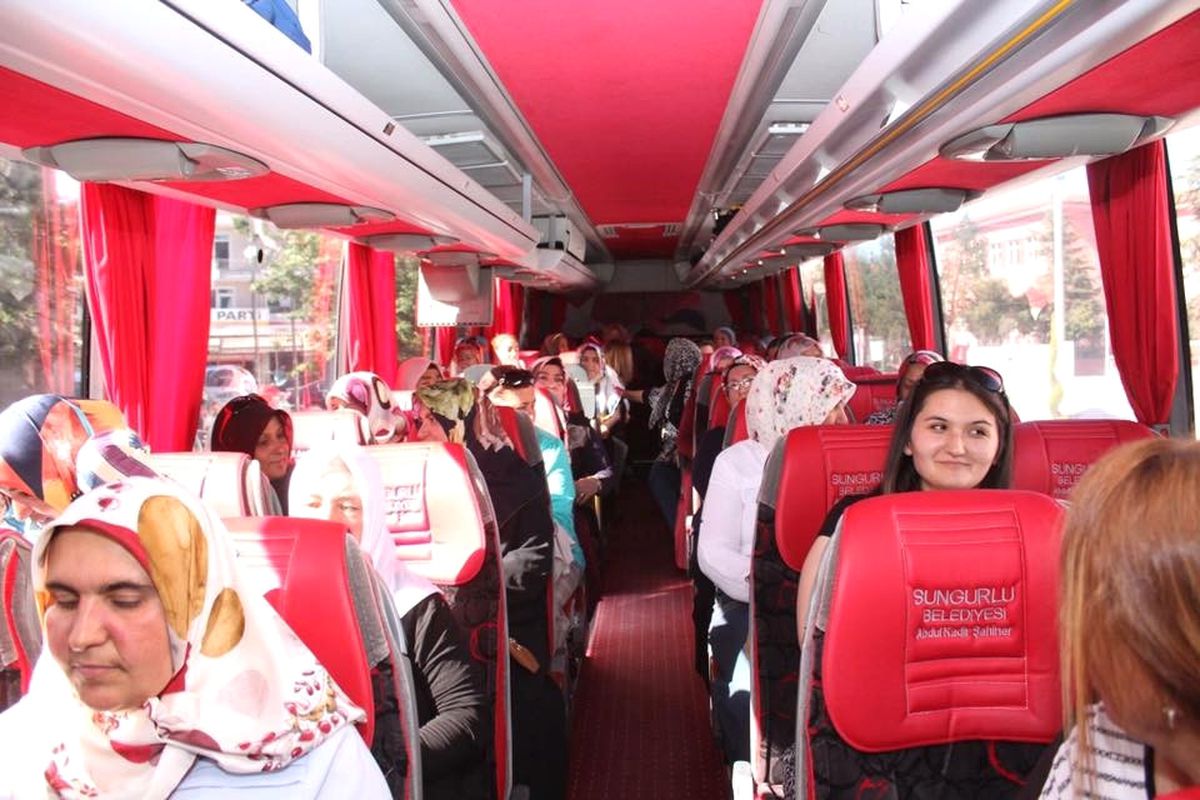 Şahiner Bayanları Çanakkale\'ye Uğurladı