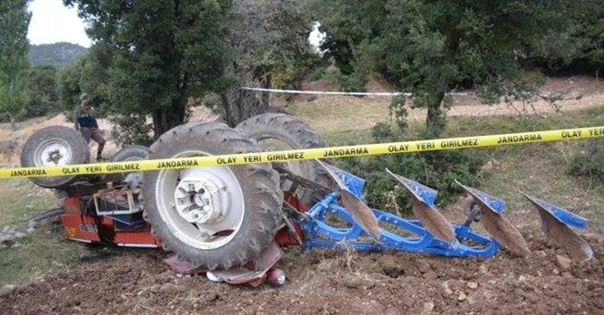 Samsun\'da Traktör Devrildi: 2 Ölü