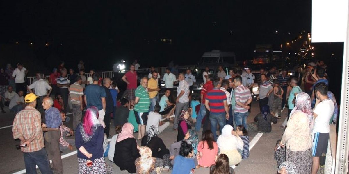 Sarayköy\'de Facia. Yakıt Tankeri ile Kamyon Çarpıştı, Yakıt Tankeri Patladı: 3 Ölü, 4 Yaralı