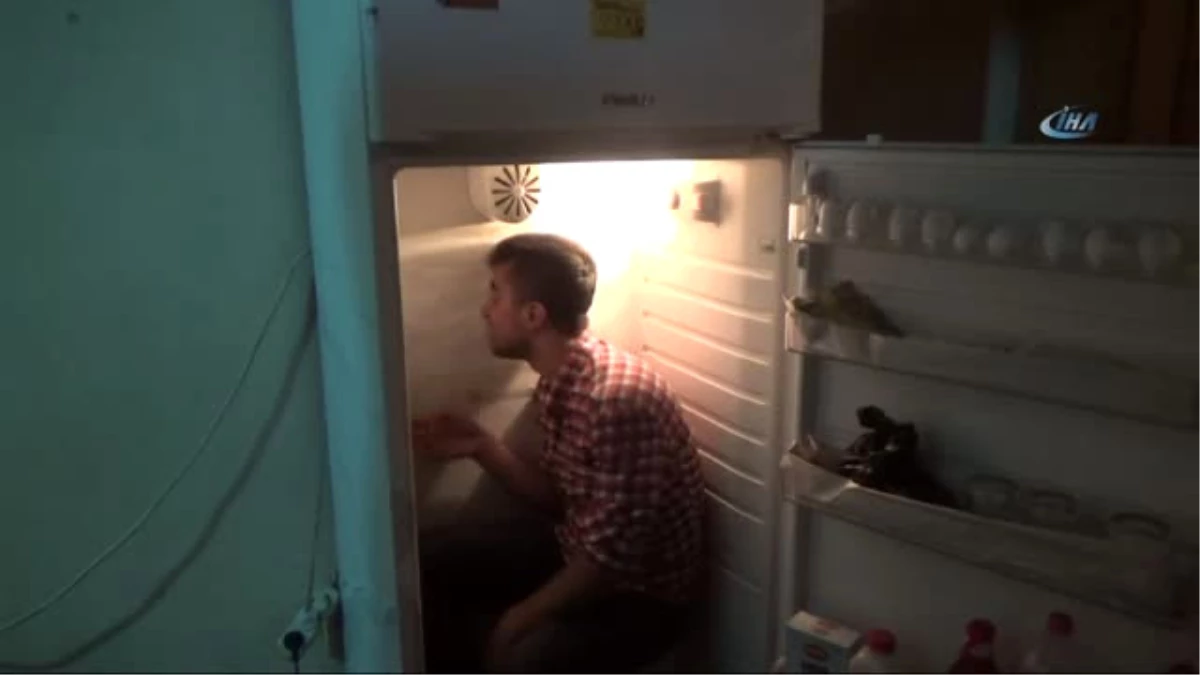 Serinlemek İçin Buzdolabına Giriyor