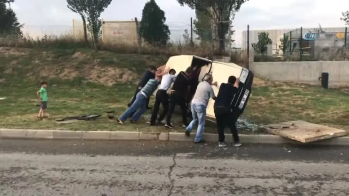 Takla Attıkları Aracı Kendileri Düzelttiler