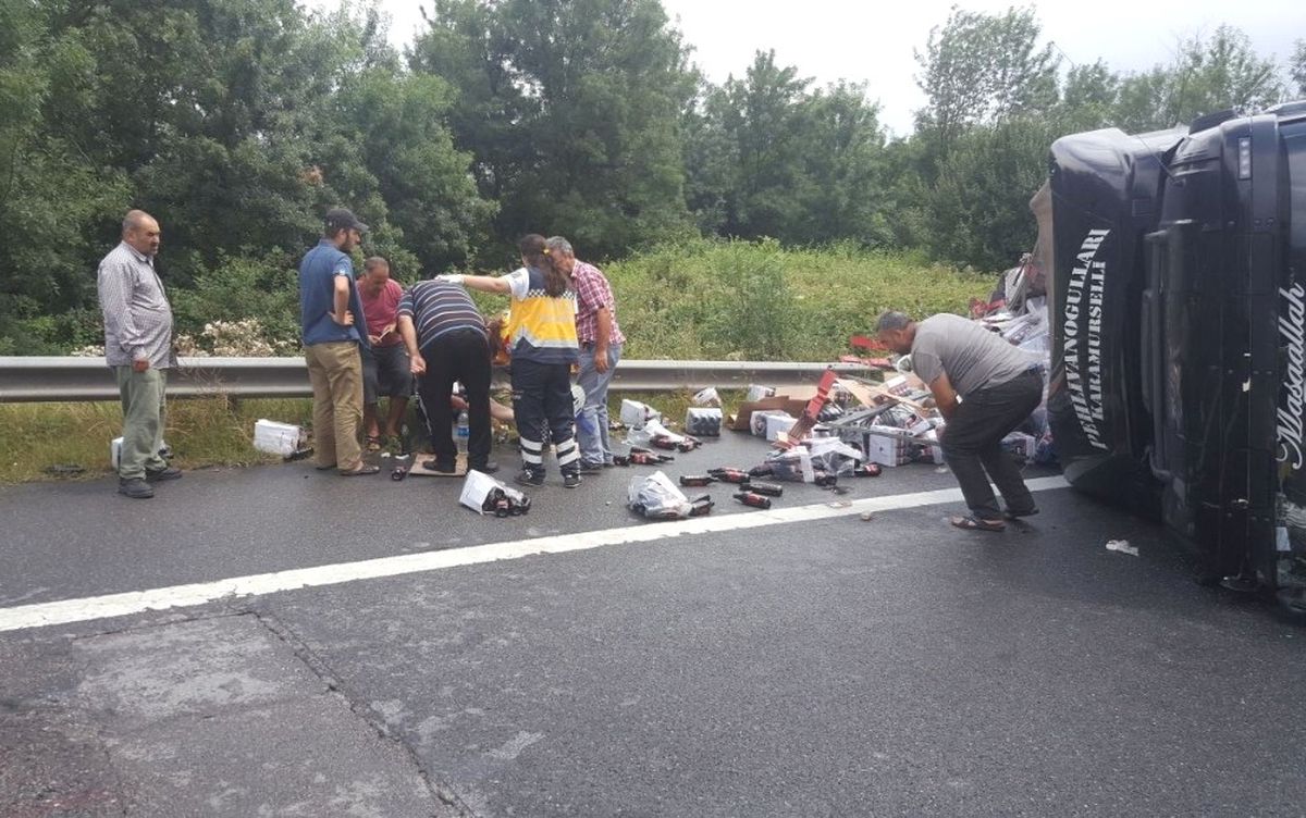 Tır Devrildi, Trafikte Kuyruk Uzadı