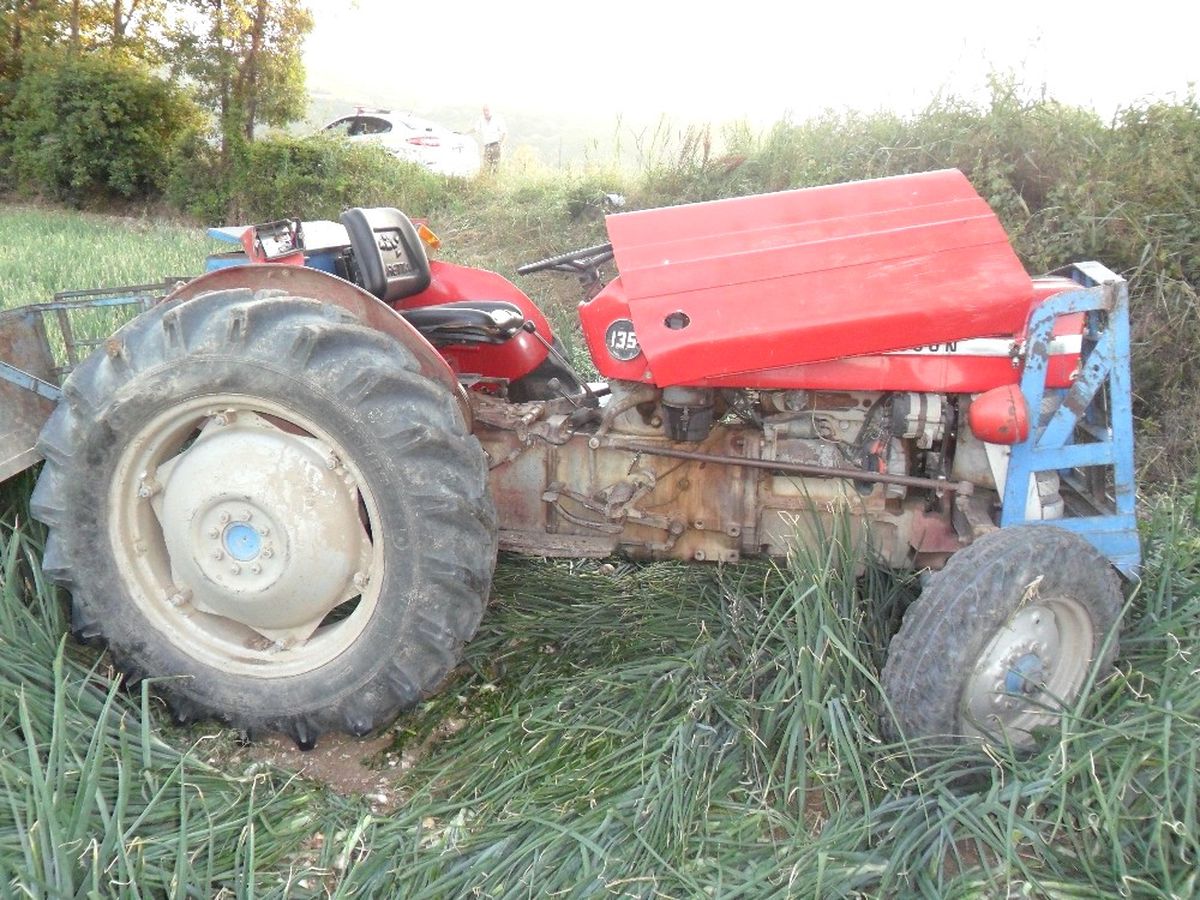 Tokat\'ta Traktör Devrildi: 3 Yaralı