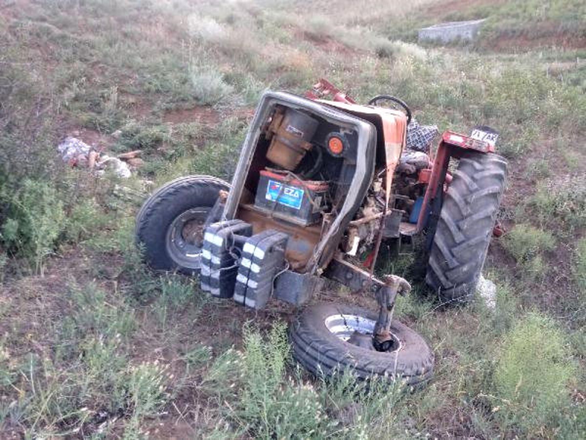 Traktör Devrildi: Dede- Torun Nuri Üstüner Öldü