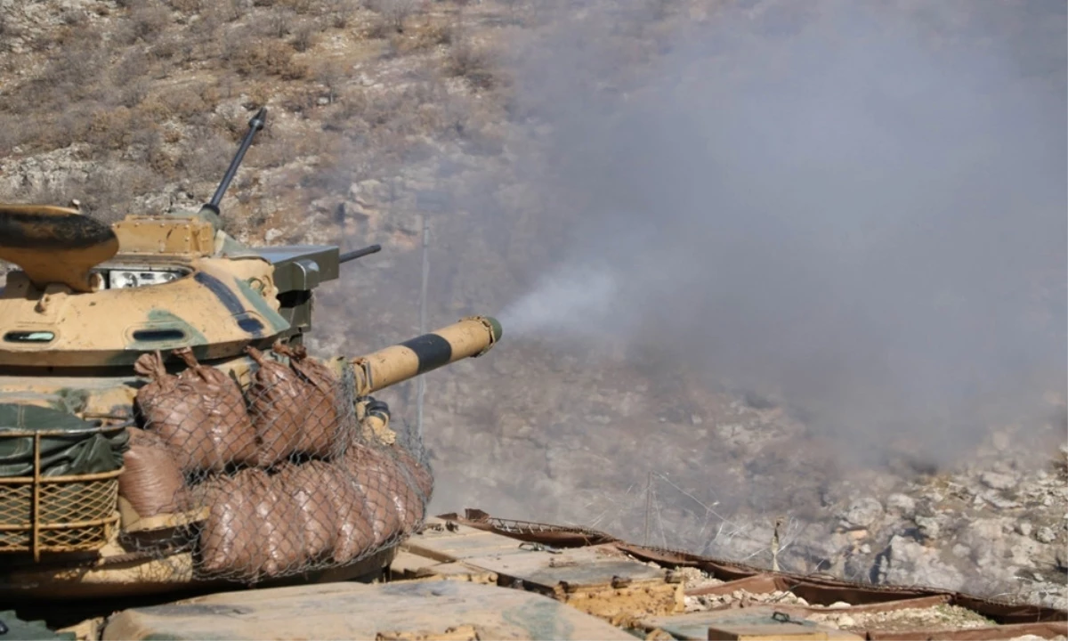 TSK, Afrin\'deki YPG/PKK Mevzilerine Füze ve Top Mermileri Yağdırdı