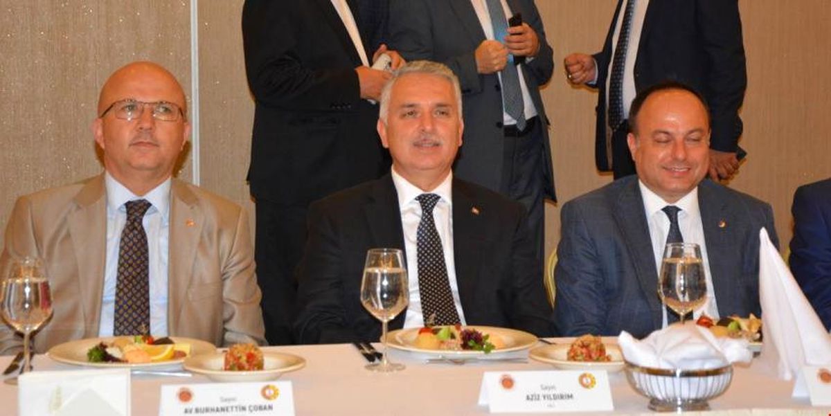 Vali Yıldırım\'a Veda Yemeği