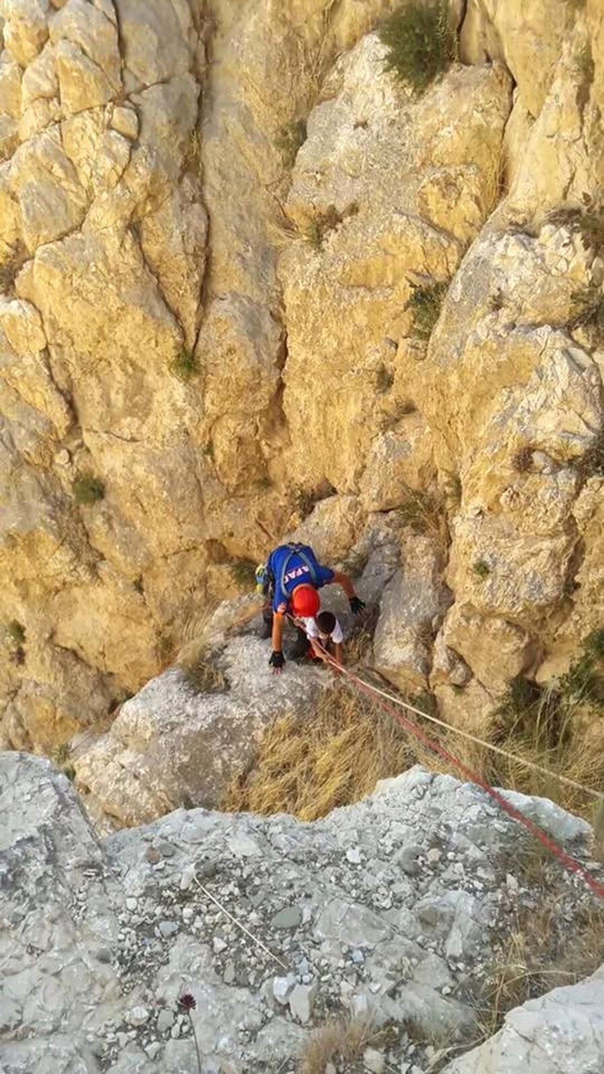 Van Kalesi\'nde Mahsur Kalan Çocuk Afad Ekipleri Tarafından Kurtarıldı