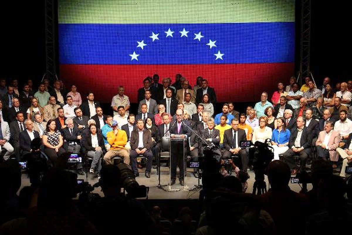 Venezuela\'da Sağ Muhalefetten Plebisit Atağı