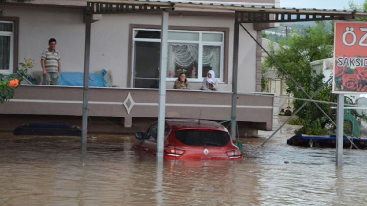 Yalova\'yı Sel Aldı