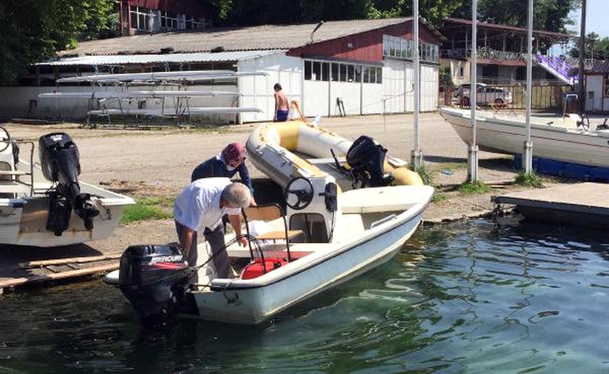 Yasağa Rağmen Sapanca Gölü\'nde Motorla Eşini Gezdirdi