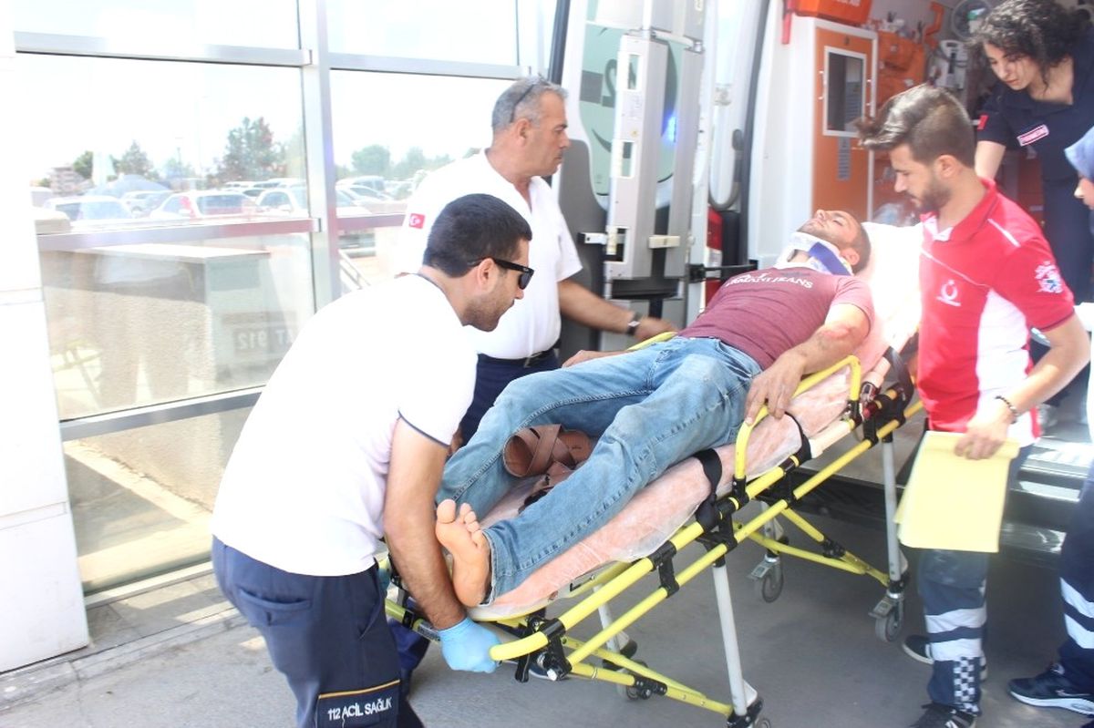 Adıyaman\'da Motosiklet Devrildi: 1 Yaralı