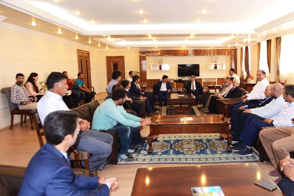 AK Parti Ardahan İl Teşkilatından Vali Bilmez\'e Ziyaret