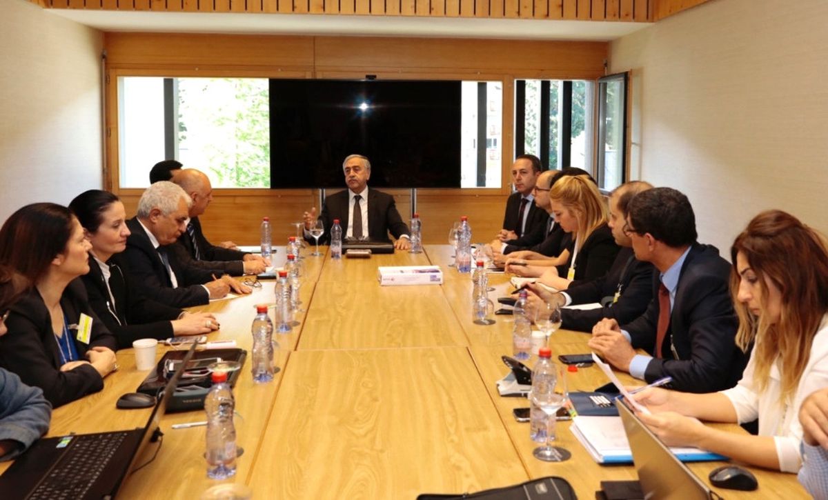 Akıncı Müzakere Heyeti Ile Bir Araya Geldi