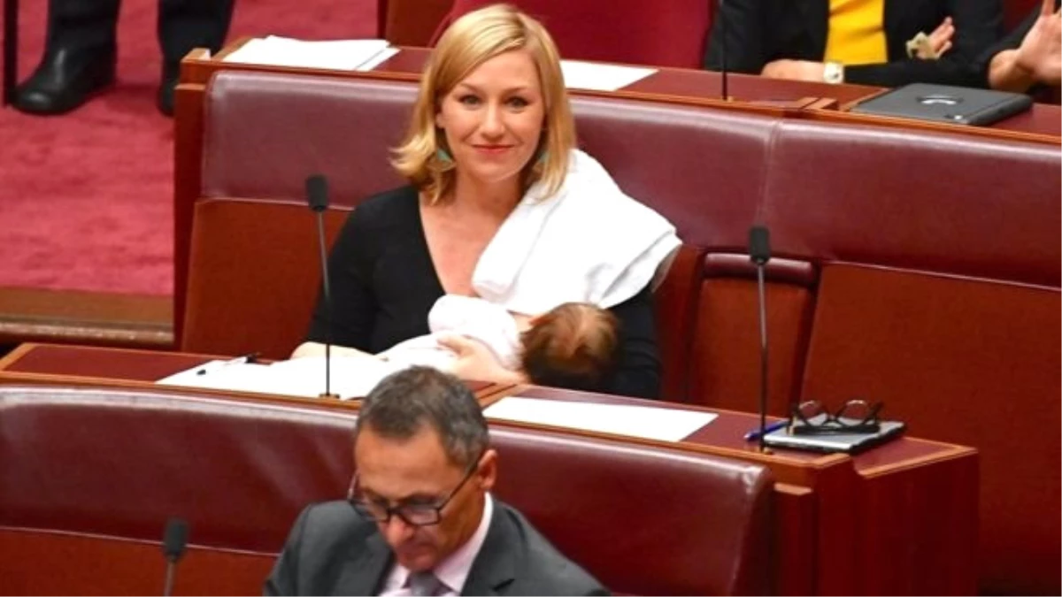 Yine Şaşırttı! Avustralyalı Senatör Bebeğini Emzirirken Önerge Verdi
