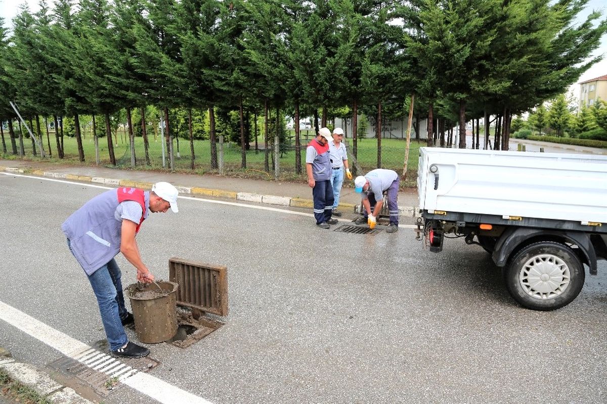 Başiskele\'de Su Taşkınlarını Önleme Çalışmaları Sürüyor