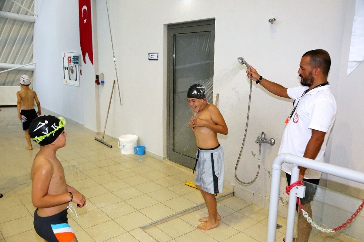 Başkan Ayaz\'dan Öğrencilere Yaz Tatili Hediyesi