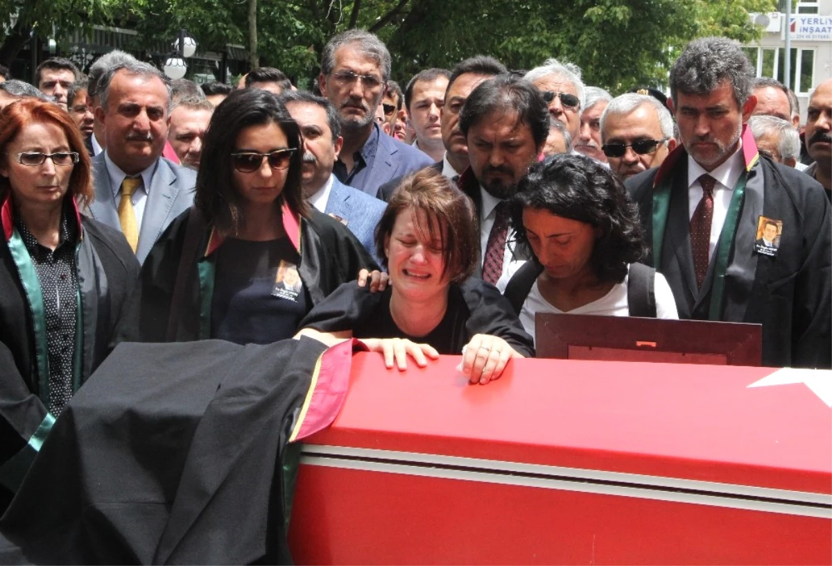 Bursa\'da Saldırıda Ölen Avukat Toprağa Verildi