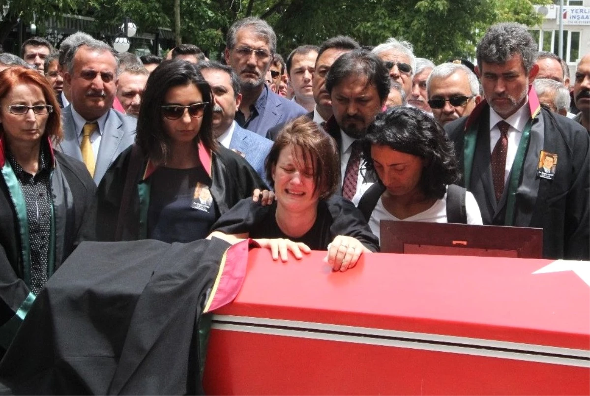 Gemlik\'te Öldürülen Avukat Özgür Aksoy\'un Davayla İlgisinin Olmadığı Ortaya Çıktı