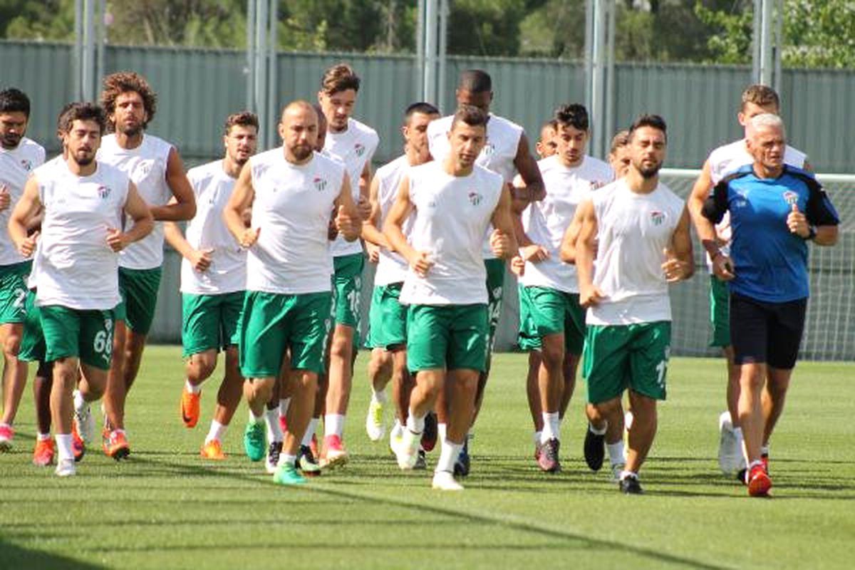 Bursaspor Teknik Direktörü Le Guen: "Çalışmada Hile Yapmayın"