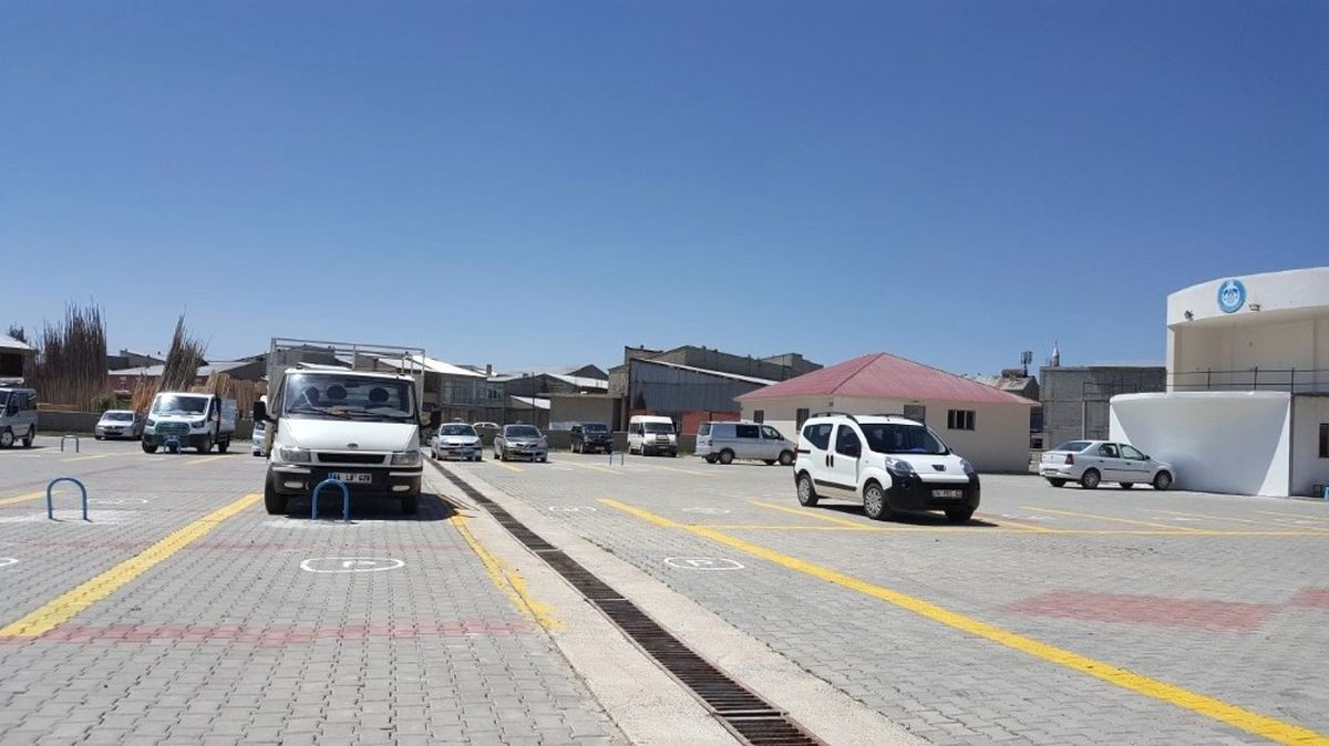 Çaldıran\'da Minibüs Garajı Yenilendi