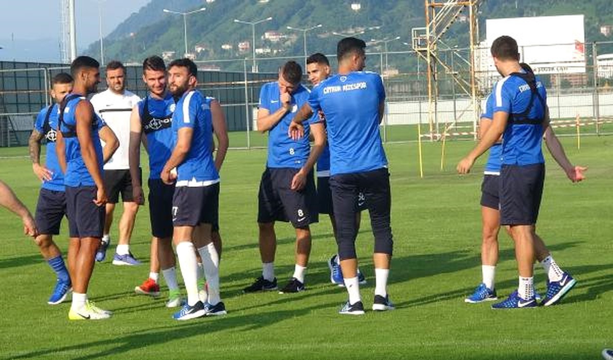 Çaykur Rizespor\'da 2 Futbolcu Gönderildi