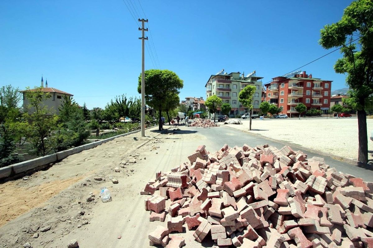 Develi İbrahimağa Mahallesi\'nde Yol Yapım Çalışmaları Devam Ediyor