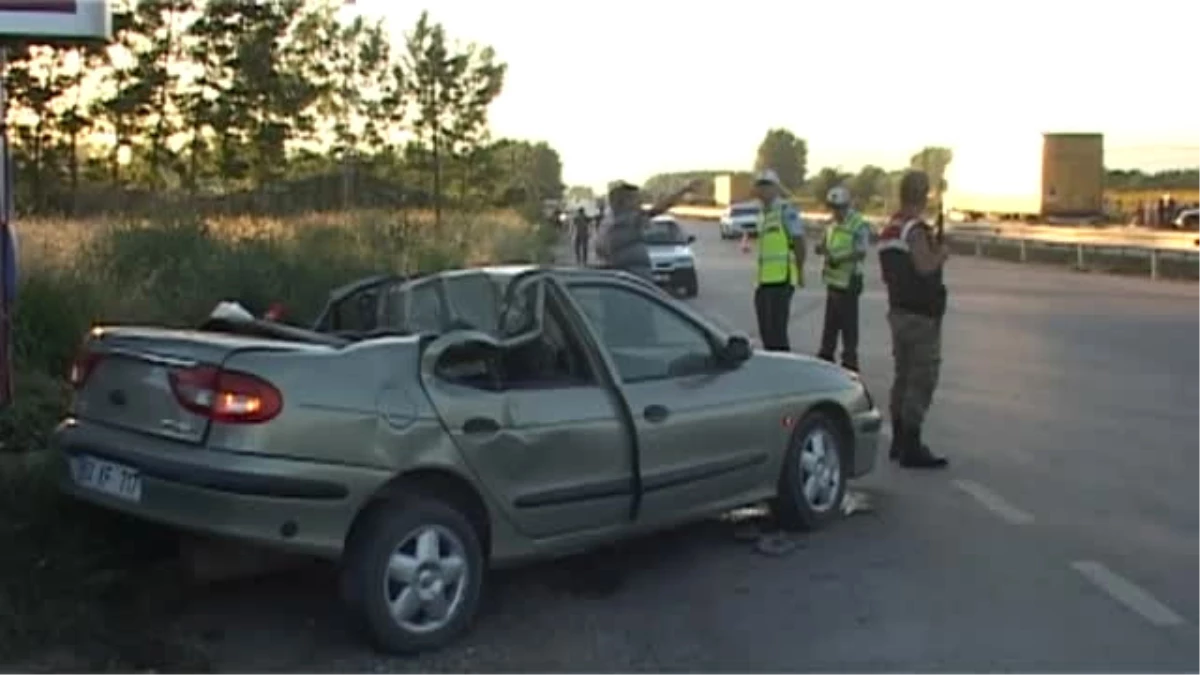 Dha Yurt: Erbaa\'da Otomobil Alt Geçide Uçtu: 3 Ölü, 5 Yaralı
