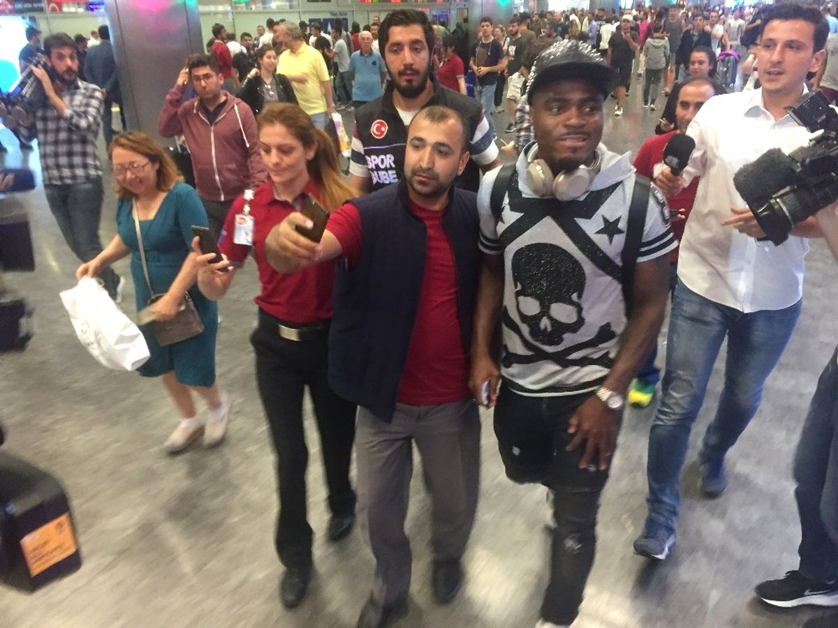 Emenike, Türkiye\'ye Geldi