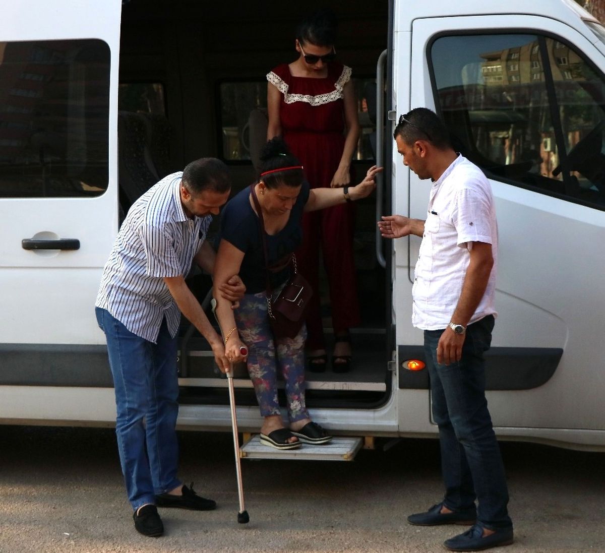 Engelli Falcıdan Gazetecilere \'Terbiyenizi Takının\' Tepkisi