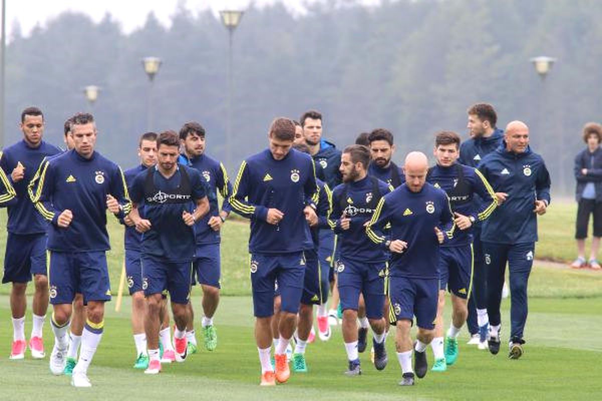 Fenerbahçe Günü Çift Antrenmanla Sürdürüyor