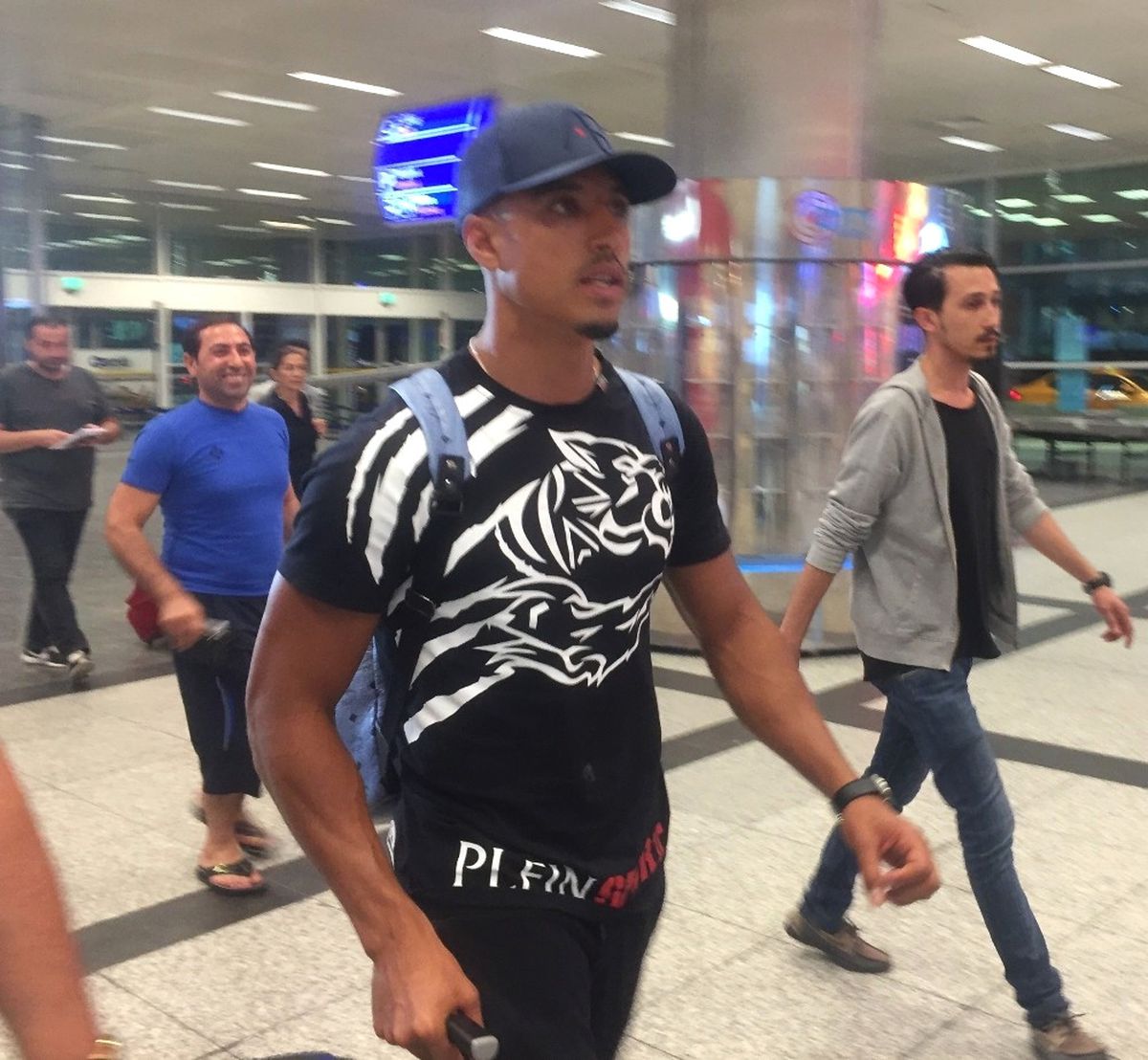 Fenerbahçe\'nin Yeni Transferi Dirar, Türkiye\'ye Geldi