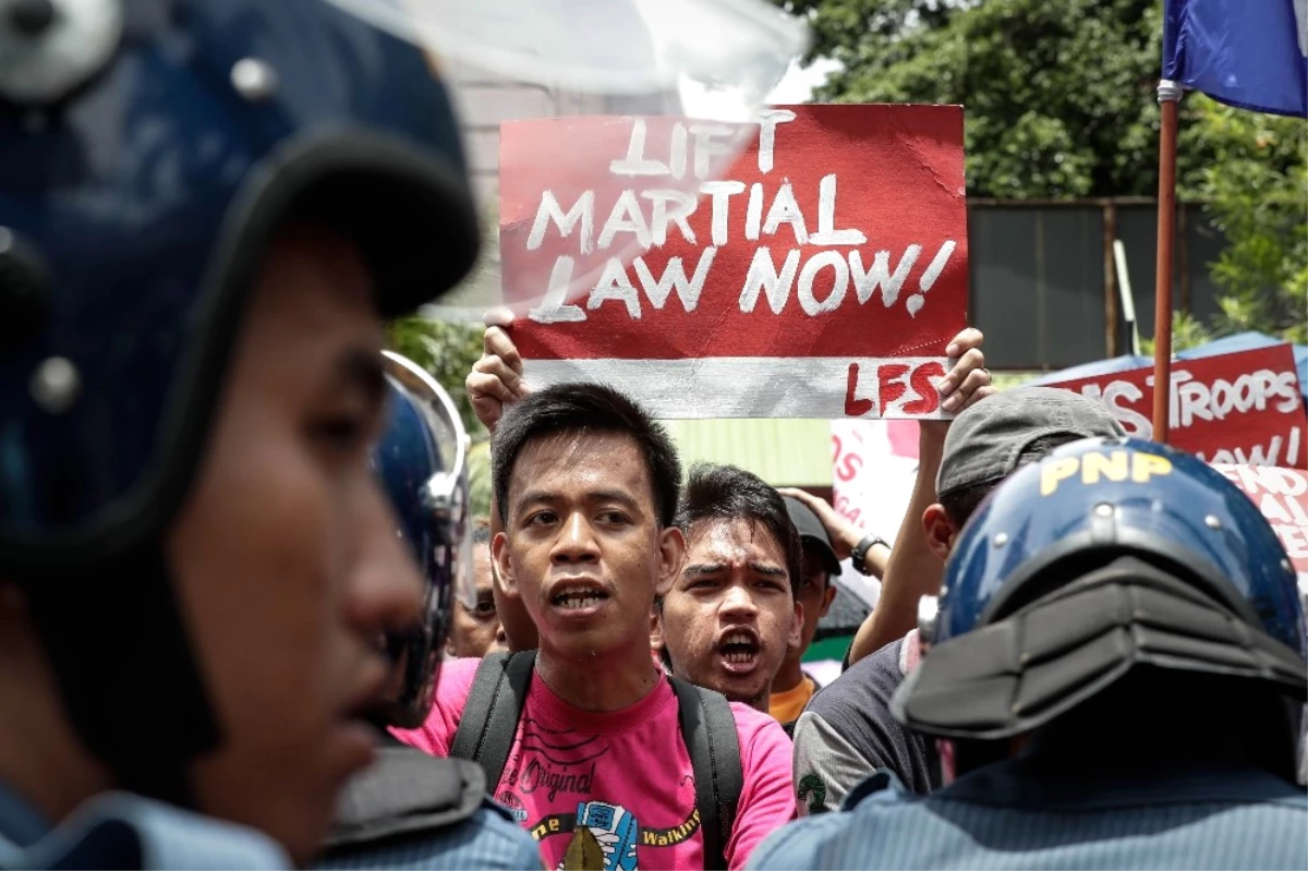 Filipinler Polisi Sıkıyönetimin Uzatılmasını Destekliyor