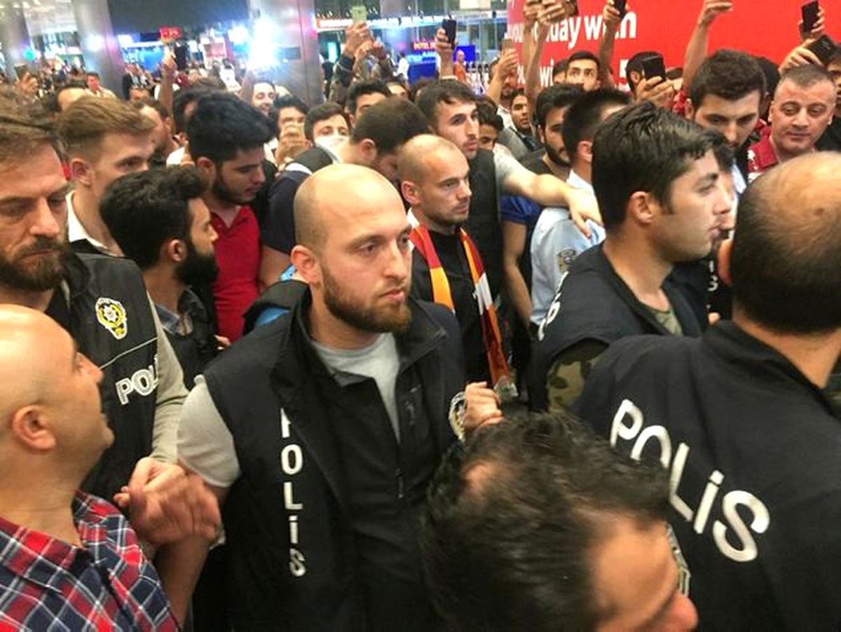 Galatasaraylı Sneijder İstanbul\'a Döndü