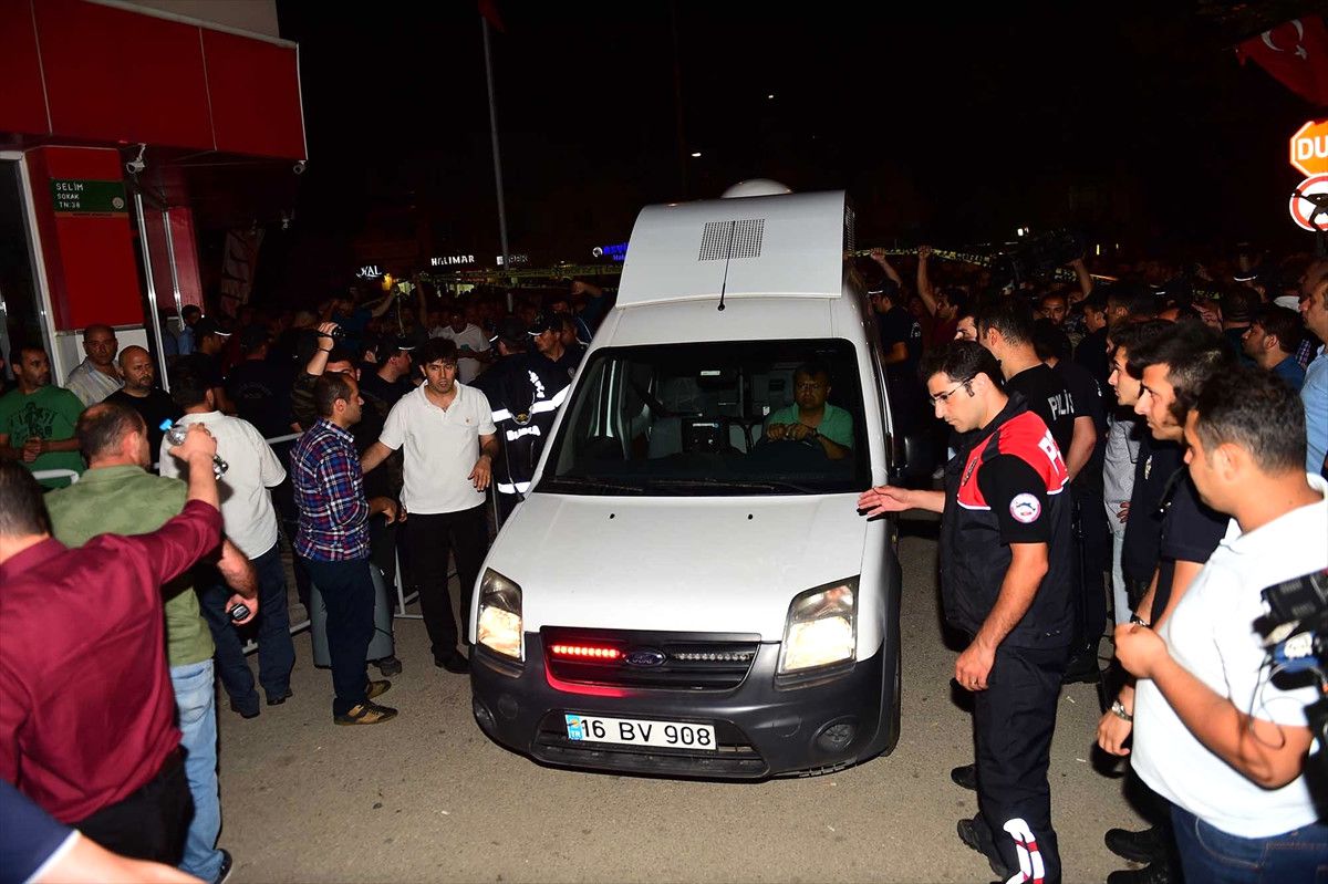 Gemlik\'te Polis Memurunun Şehit Edilmesi