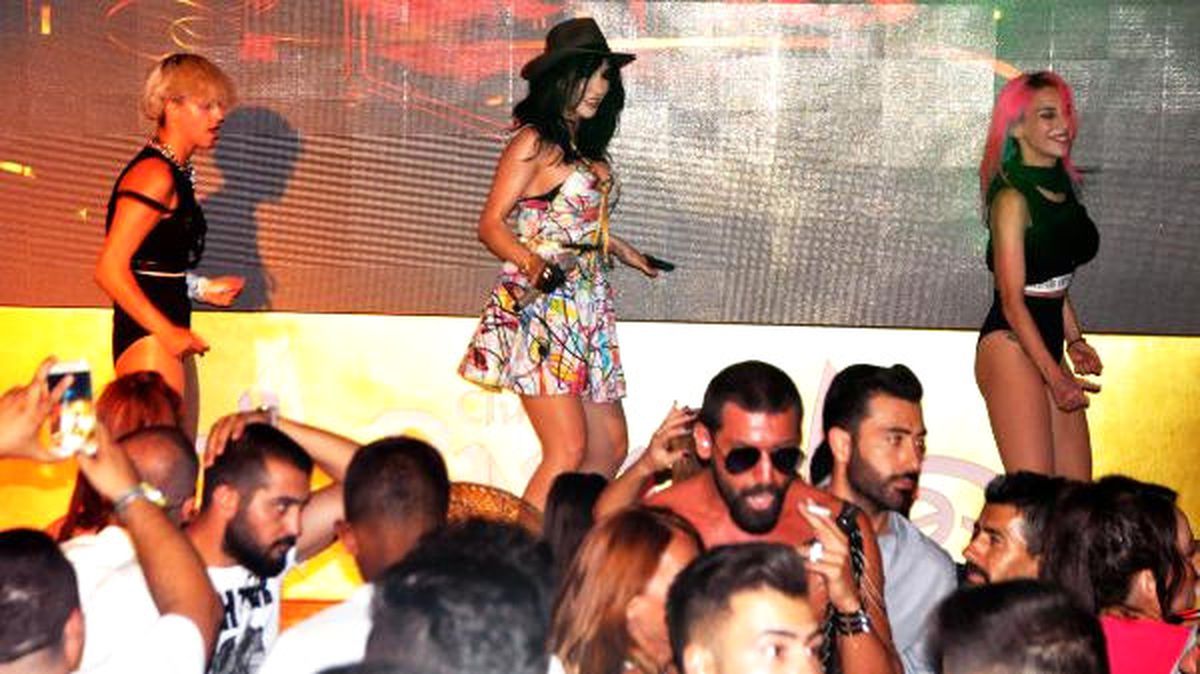 Hande Yener, Bodrum\'da Konser Verdi