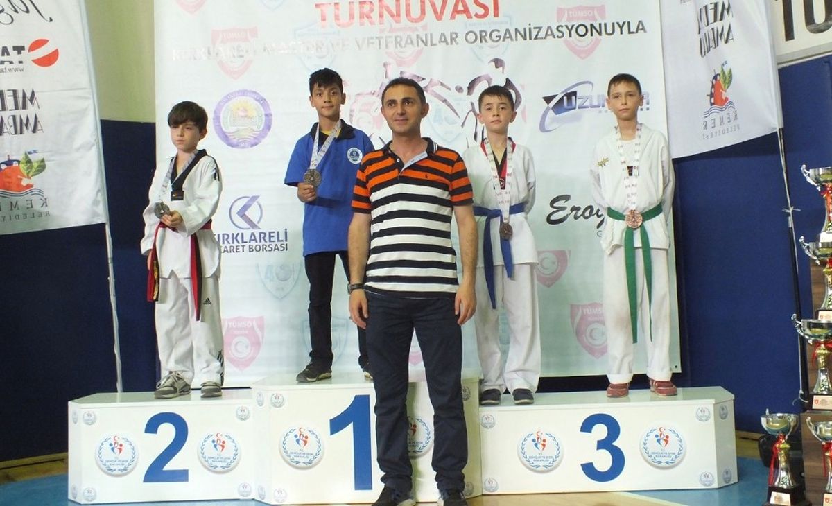 Kağıtsporlu Tekvandocular Trakya\'dan Başarıyla Döndüler
