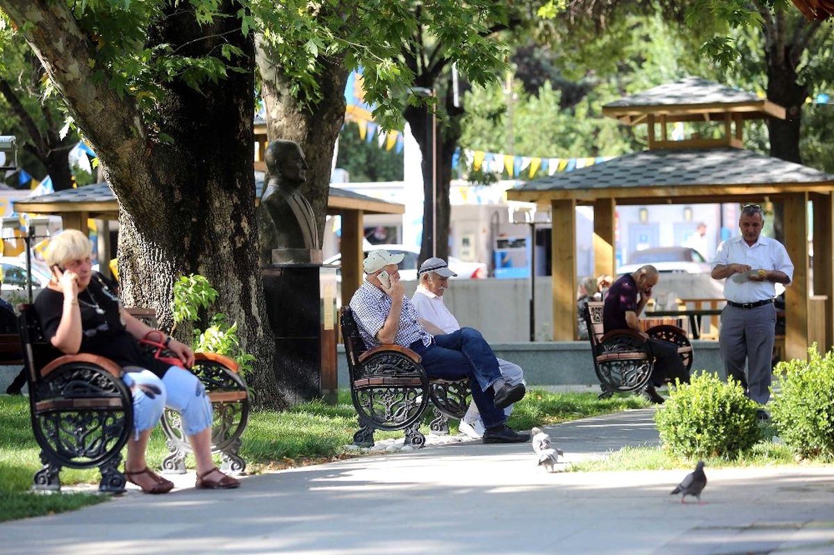 Kavurucu Sıcaklarda Park Serinliği