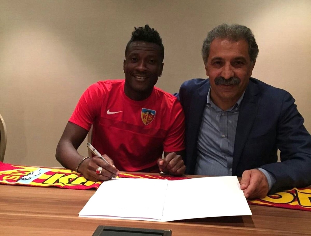 Kayserispor Asamoah Gyan ile Anlaştı